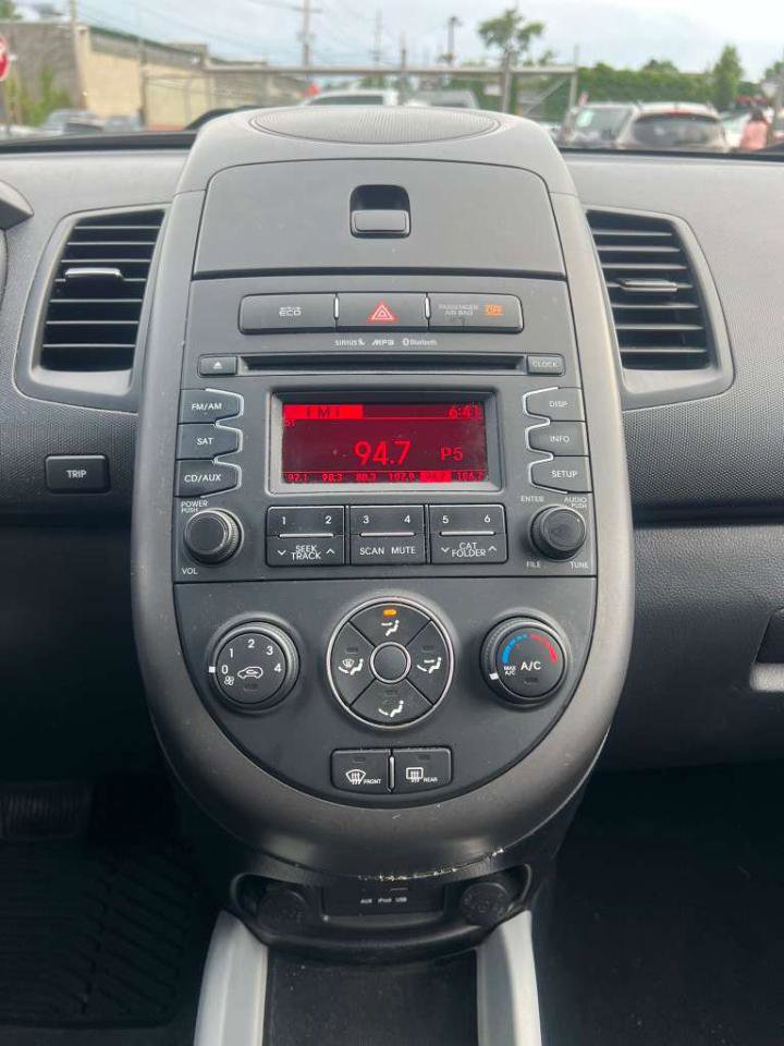 Used 2012 Kia Soul + FWD image 27