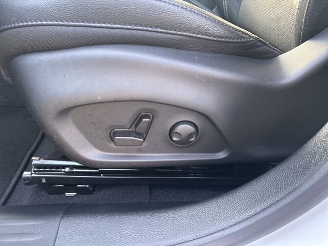 Used 2025 Jeep Compass Limited w/ Elite Group AWD/4WD image 16