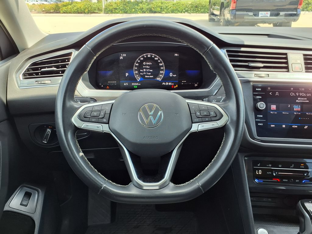 Used 2022 Volkswagen Tiguan SE w/ Panoramic Sunroof Package FWD image 24