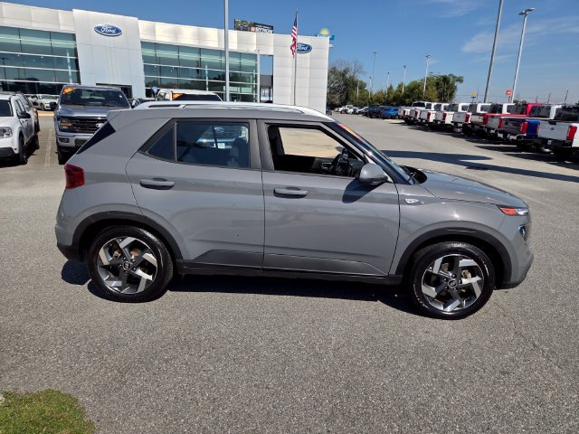 Used 2023 Hyundai Venue SEL w/ Cargo Package FWD image 12