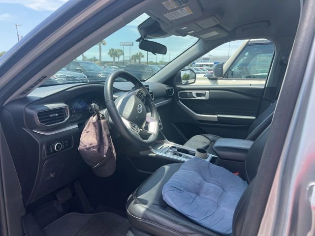 Used 2023 Ford Explorer XLT w/ Equipment Group 202A RWD image 10