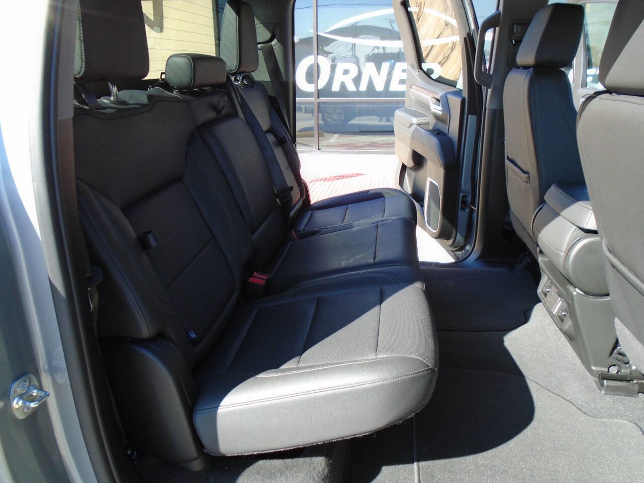 Used 2025 GMC Sierra 1500 SLT image 11