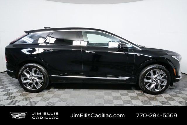 Certified 2025 Cadillac Optiq Luxury 2 w/ LPO, Floor Liner Package image 2