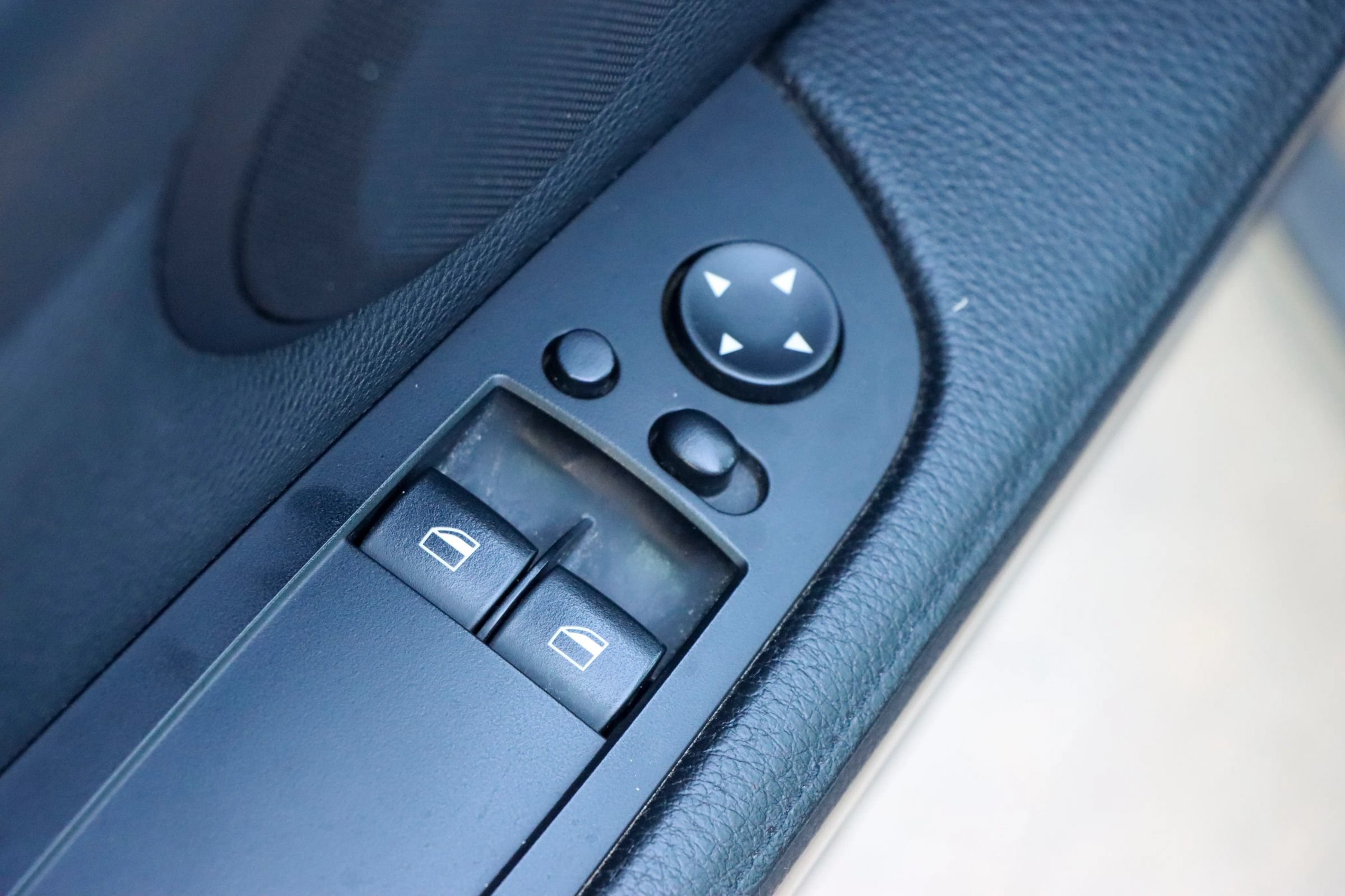 Used 2011 BMW 335i Coupe w/ Premium Pkg RWD image 12