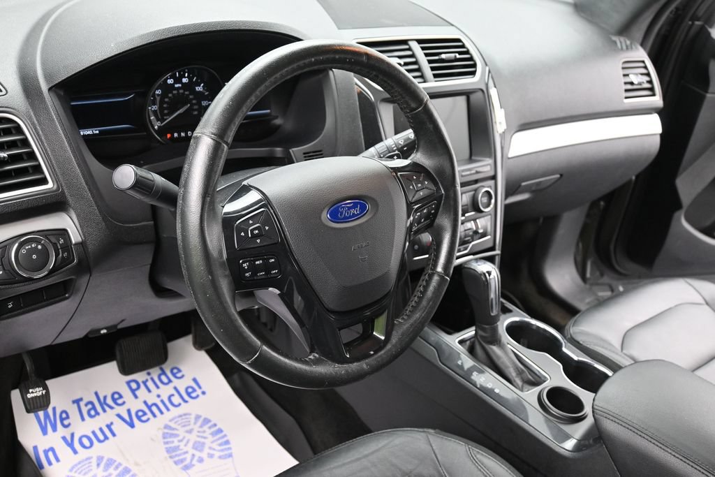 Used 2017 Ford Explorer XLT w/ Equipment Group 202A FWD image 15