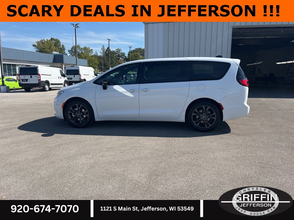 New 2026 Chrysler Pacifica Select image 22