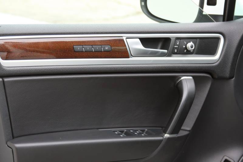 Used 2016 Volkswagen Touareg VR6 AWD/4WD image 16
