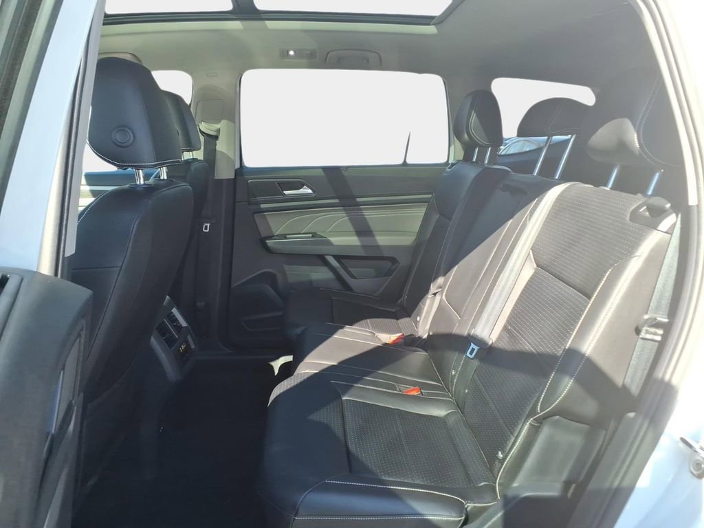 Used 2023 Volkswagen Atlas SE w/ Panoramic Sunroof Package image 9