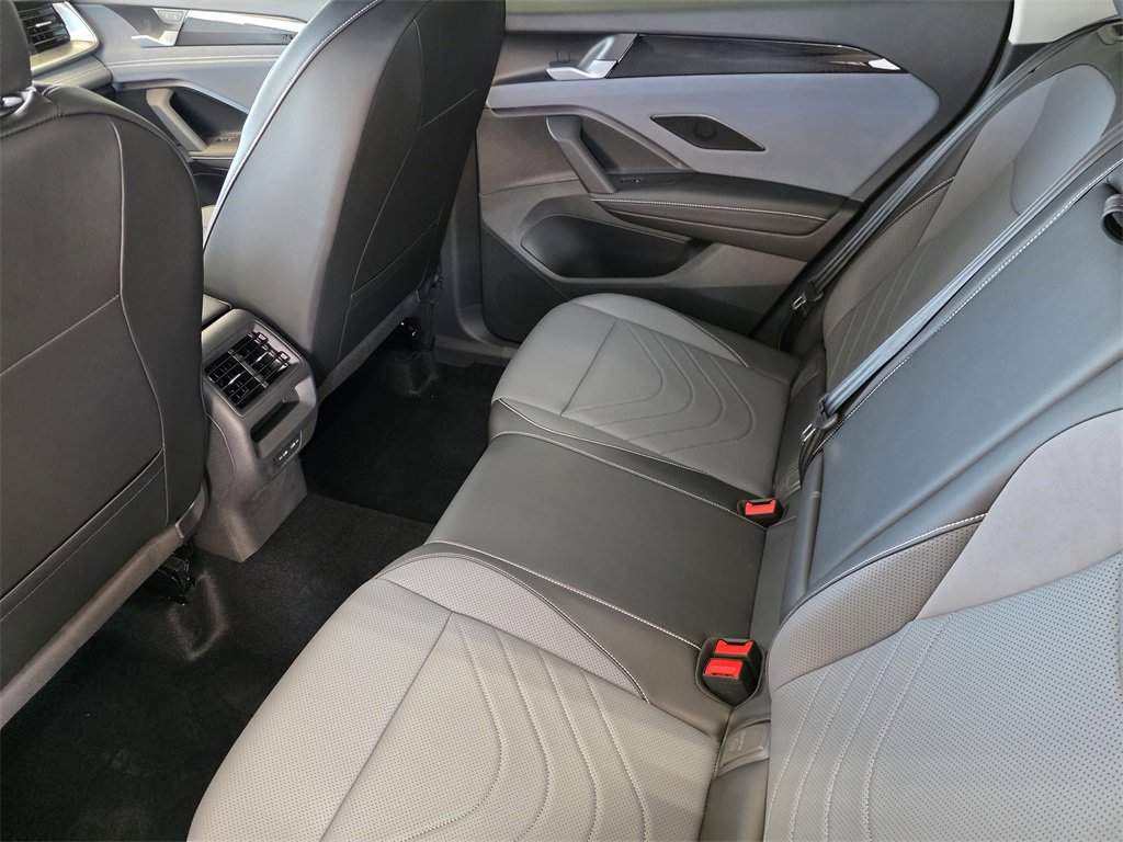 New 2025 Volkswagen Tiguan SE image 18