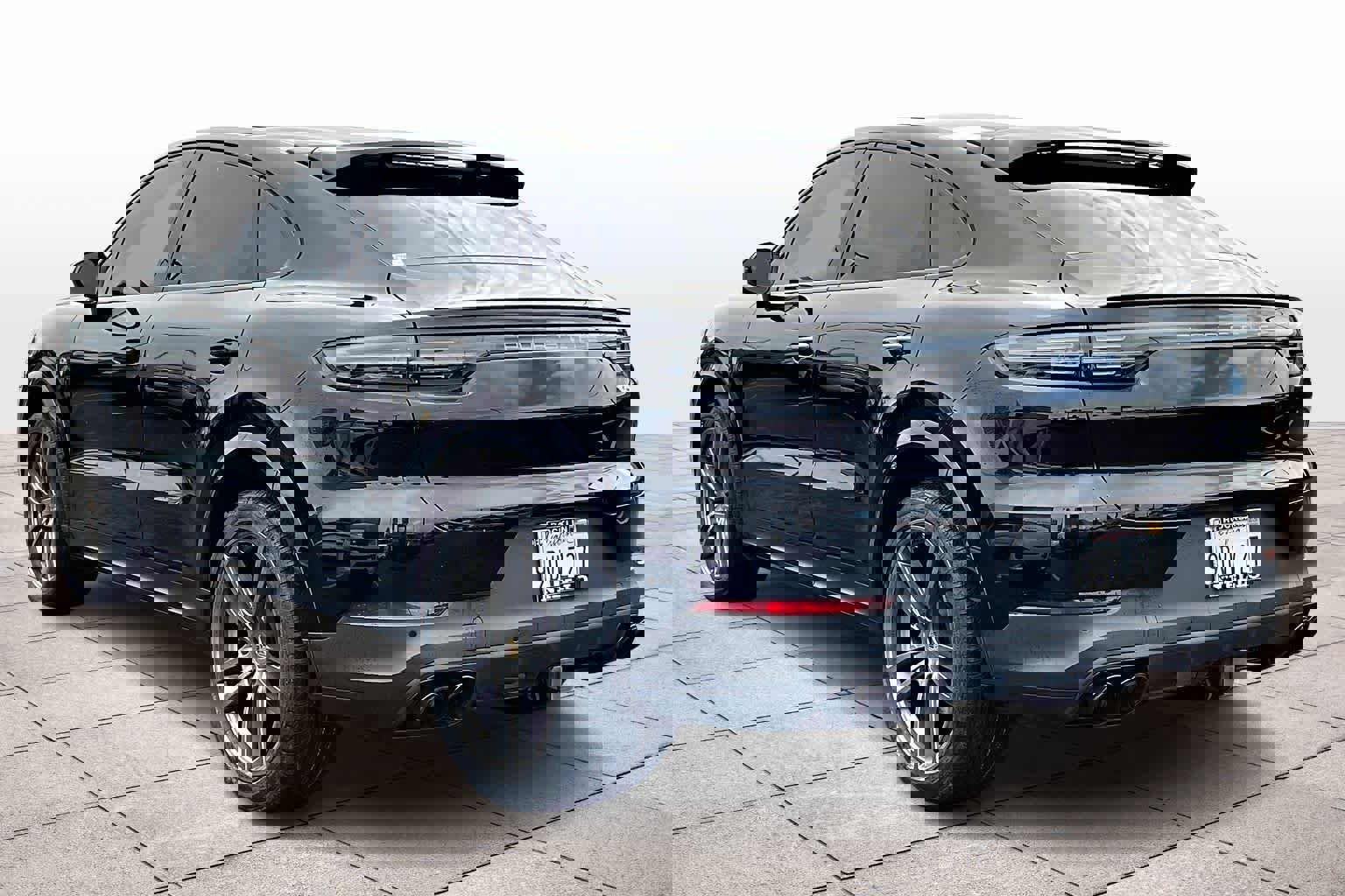 Used 2023 Porsche Cayenne Coupe image 12