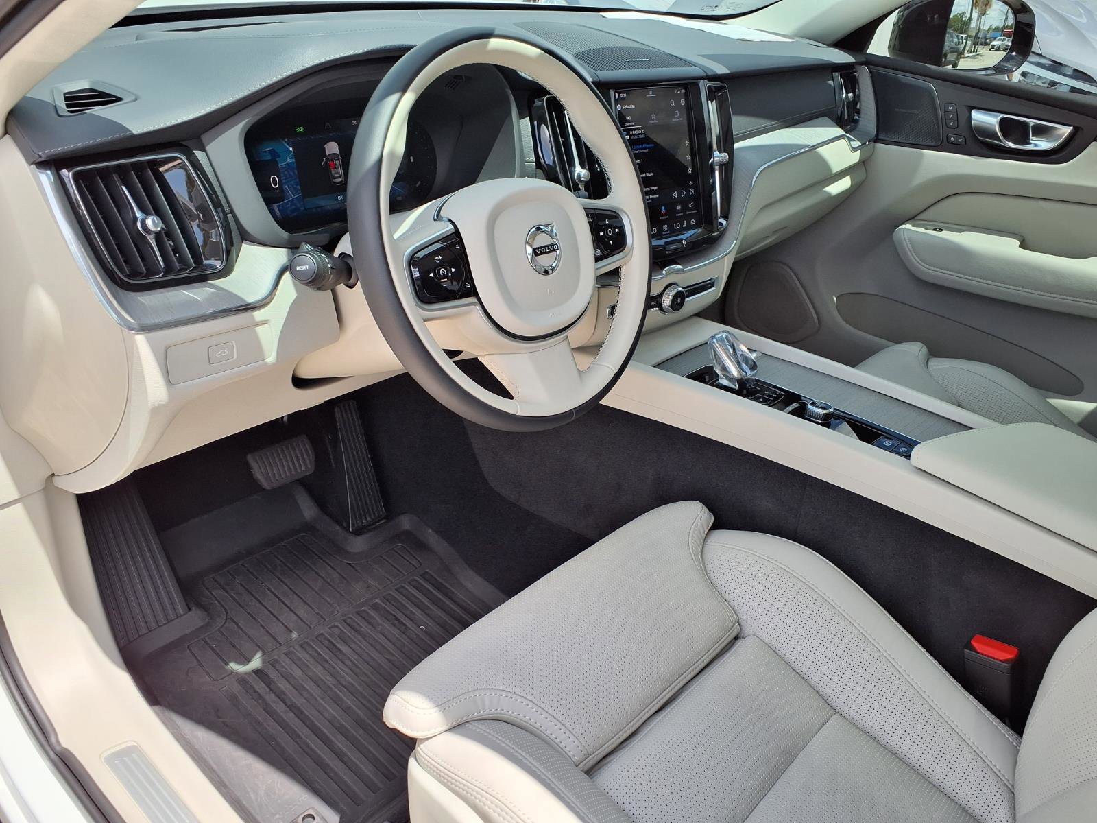 Certified 2025 Volvo XC60 B5 Ultra w/ Protection Package Premier AWD/4WD image 21