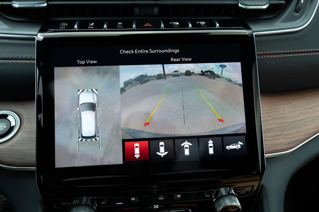 Used 2023 Jeep Grand Cherokee Summit w/ Luxury Tech Group V RWD image 25
