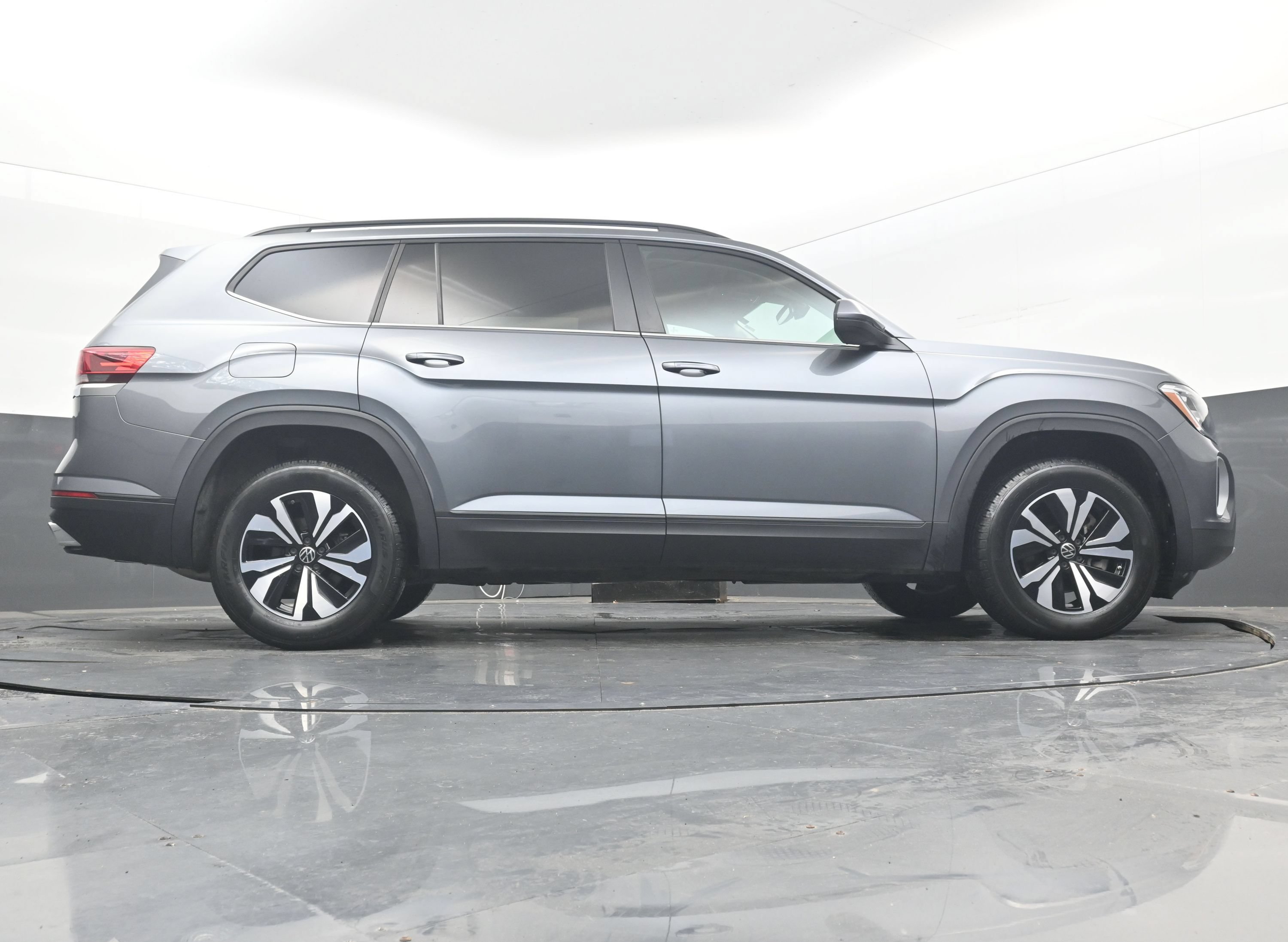 Used 2024 Volkswagen Atlas SE FWD image 45