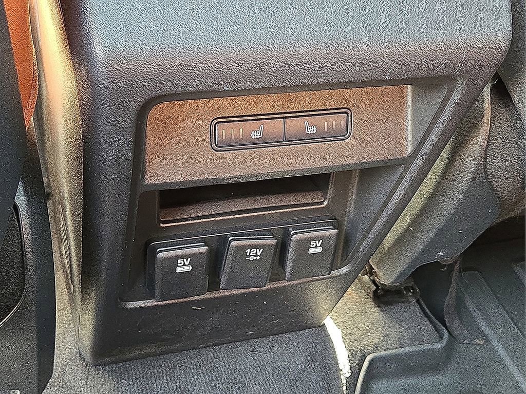 Used 2017 Land Rover Discovery Sport HSE Luxury image 17