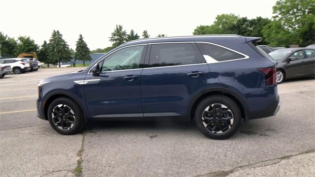 New 2025 Kia Sorento S w/ Panoramic Sunroof Package image 8