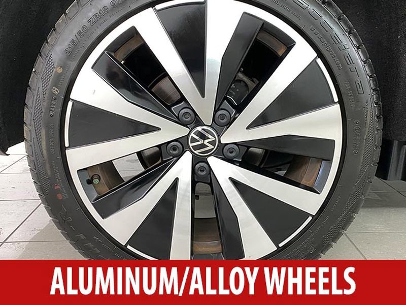Used 2023 Volkswagen Taos SE w/ Panoramic Sunroof Package FWD image 7