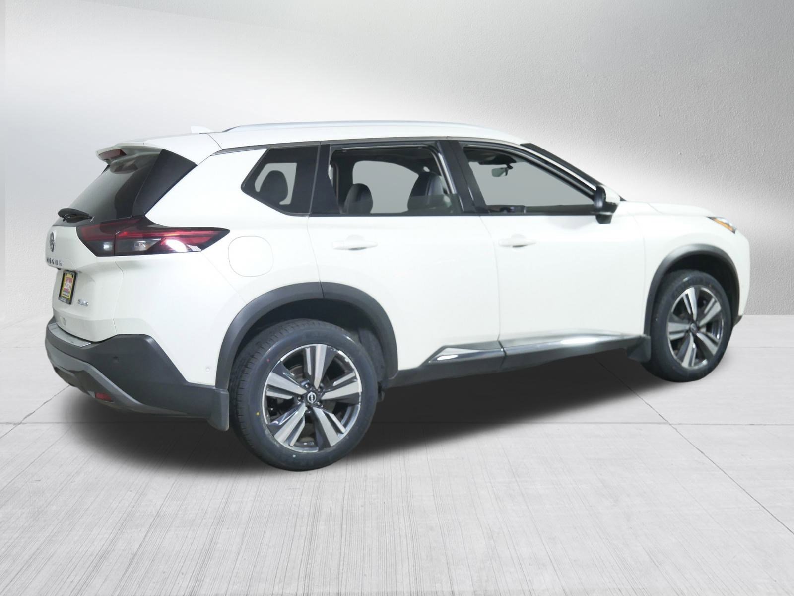 Used 2023 Nissan Rogue SL w/ SL Premium Package image 7