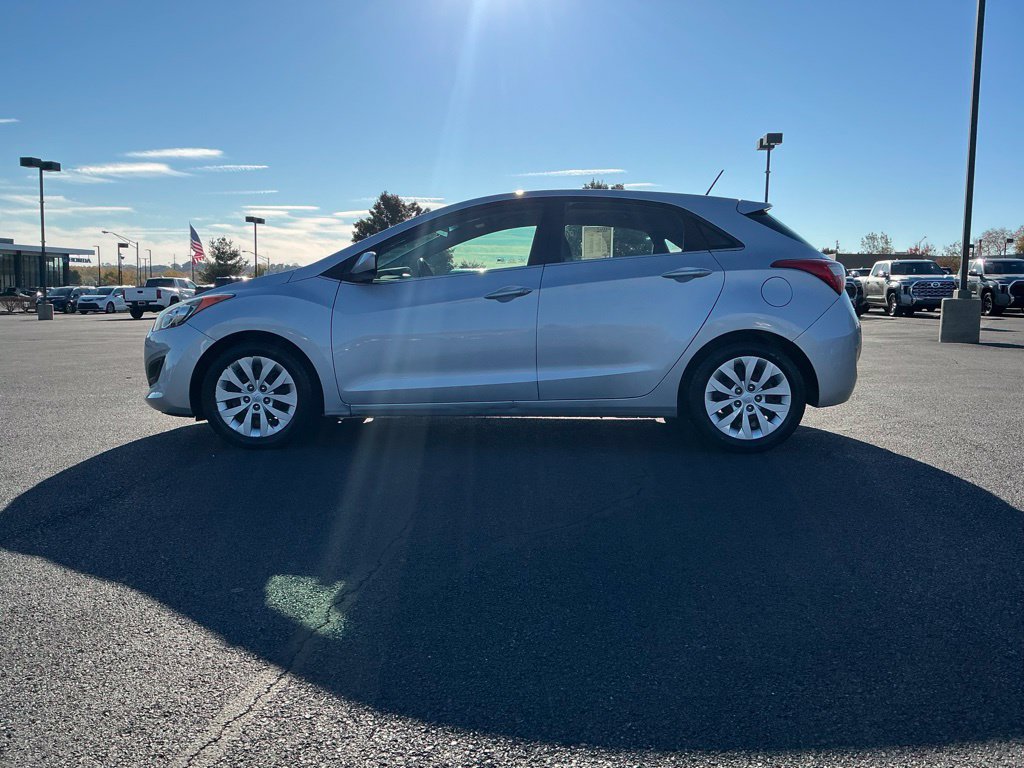 Used 2017 Hyundai Elantra GT FWD image 10