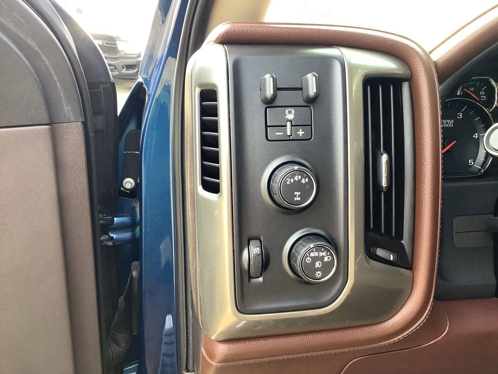 Used 2018 Chevrolet Silverado 2500 High Country w/ Duramax Plus Package image 16