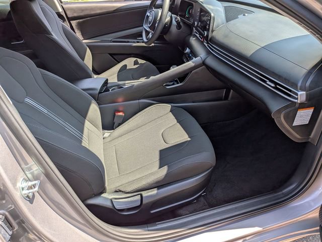 Used 2025 Hyundai Elantra Hybrid FWD image 33