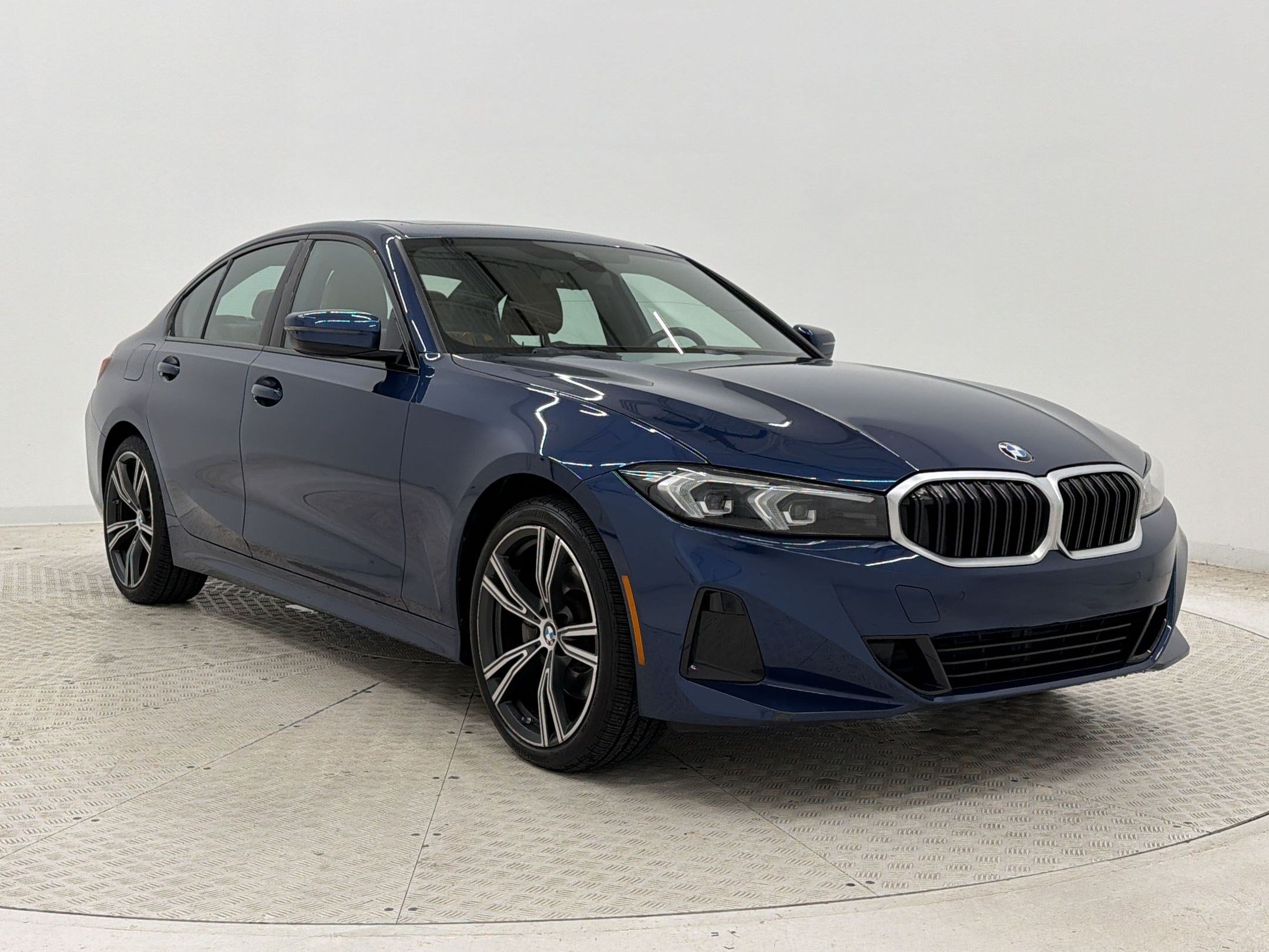 Used 2023 BMW 330i Sedan w/ Premium Package RWD image 7