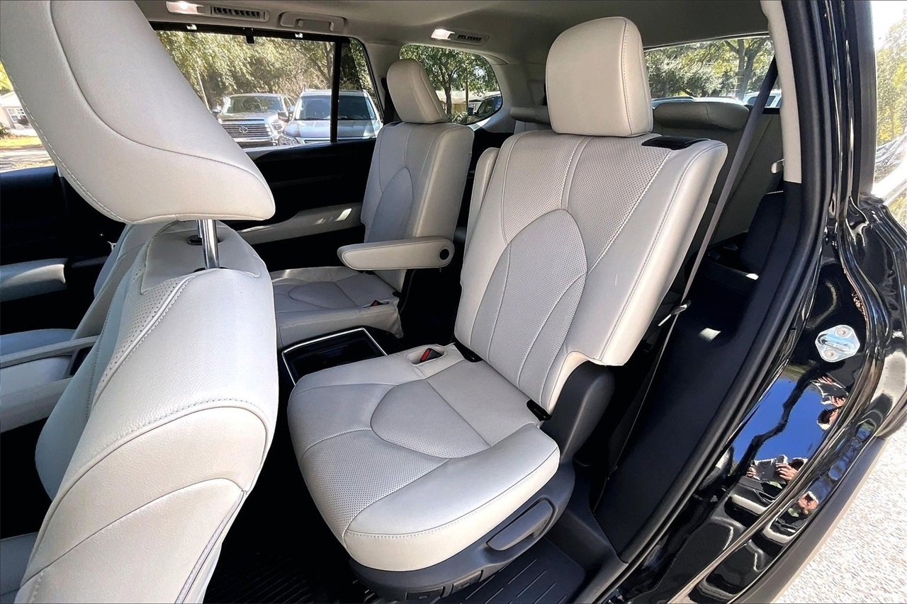 Used 2025 Toyota Grand Highlander AWD Hybrid image 19