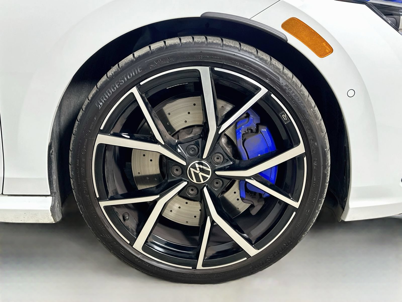 Used 2024 Volkswagen Golf R AWD/4WD image 11