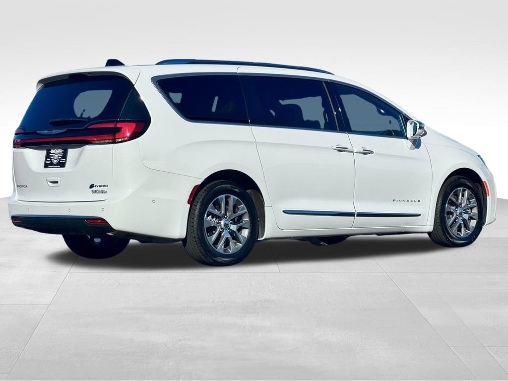 Used 2024 Chrysler Pacifica Pinnacle FWD image 7