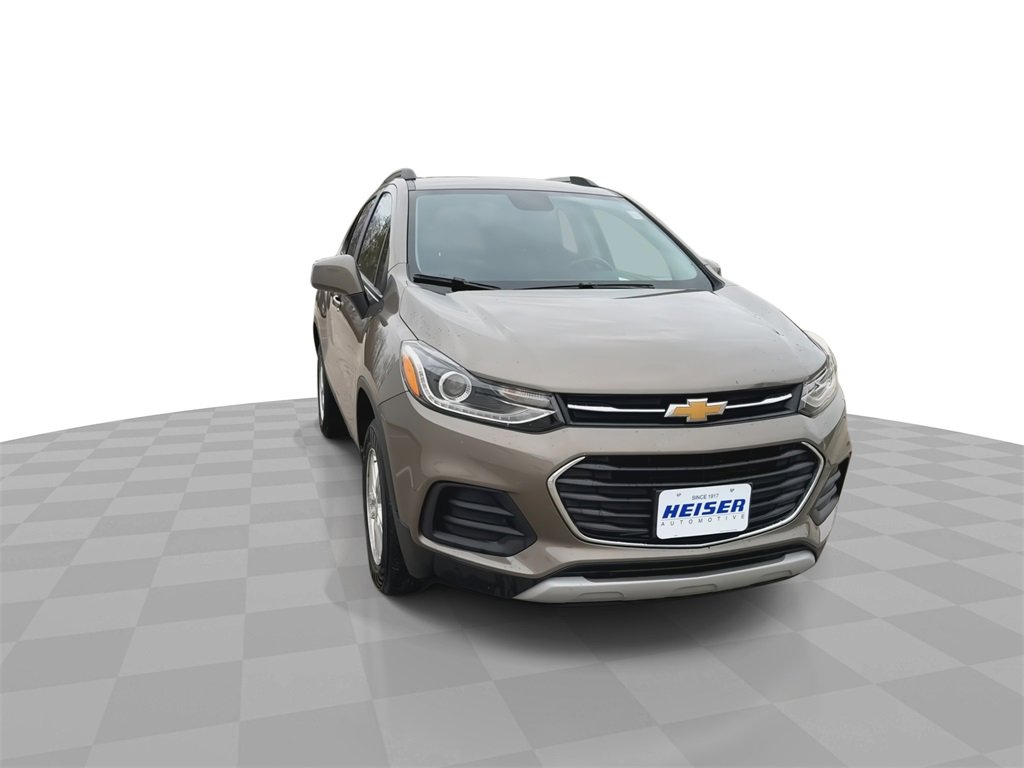 Used 2022 Chevrolet Trax LT w/ LT Convenience Package image 3