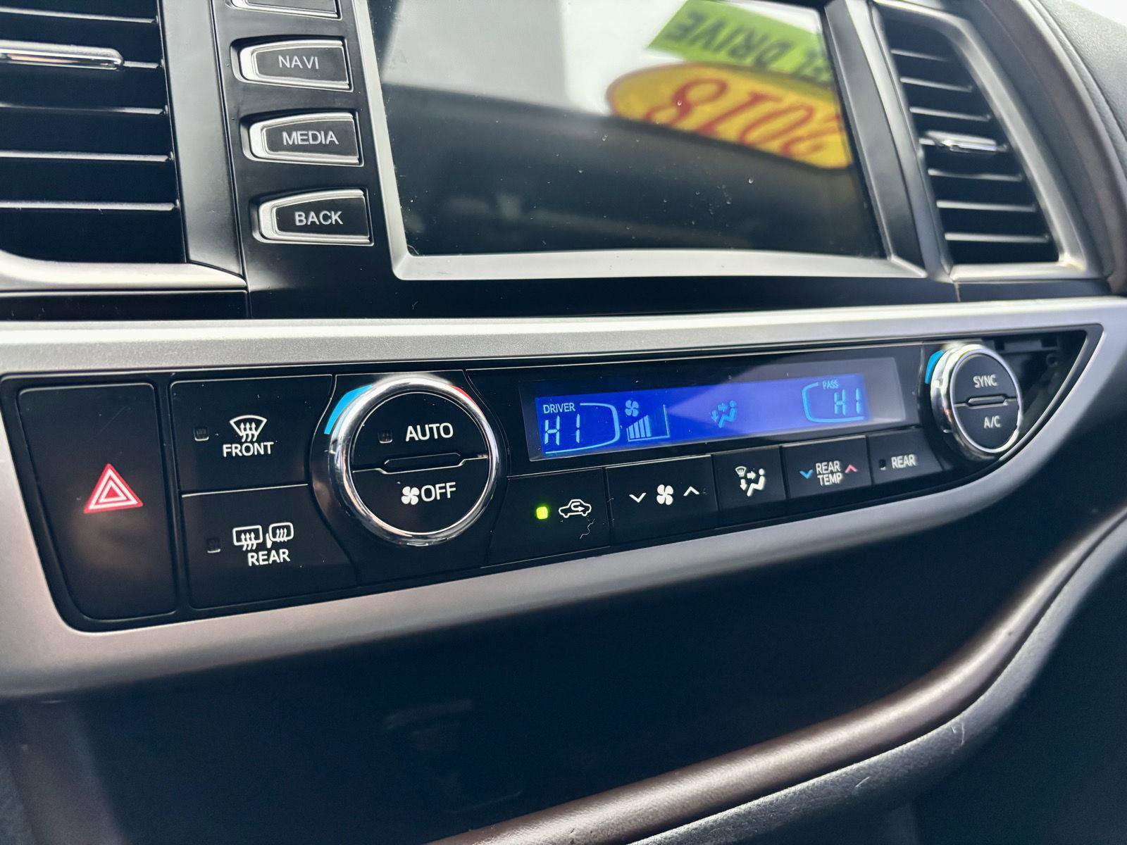 Used 2018 Toyota Highlander Plus AWD/4WD image 30