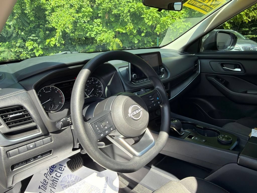 Used 2024 Nissan Rogue SV AWD/4WD image 19