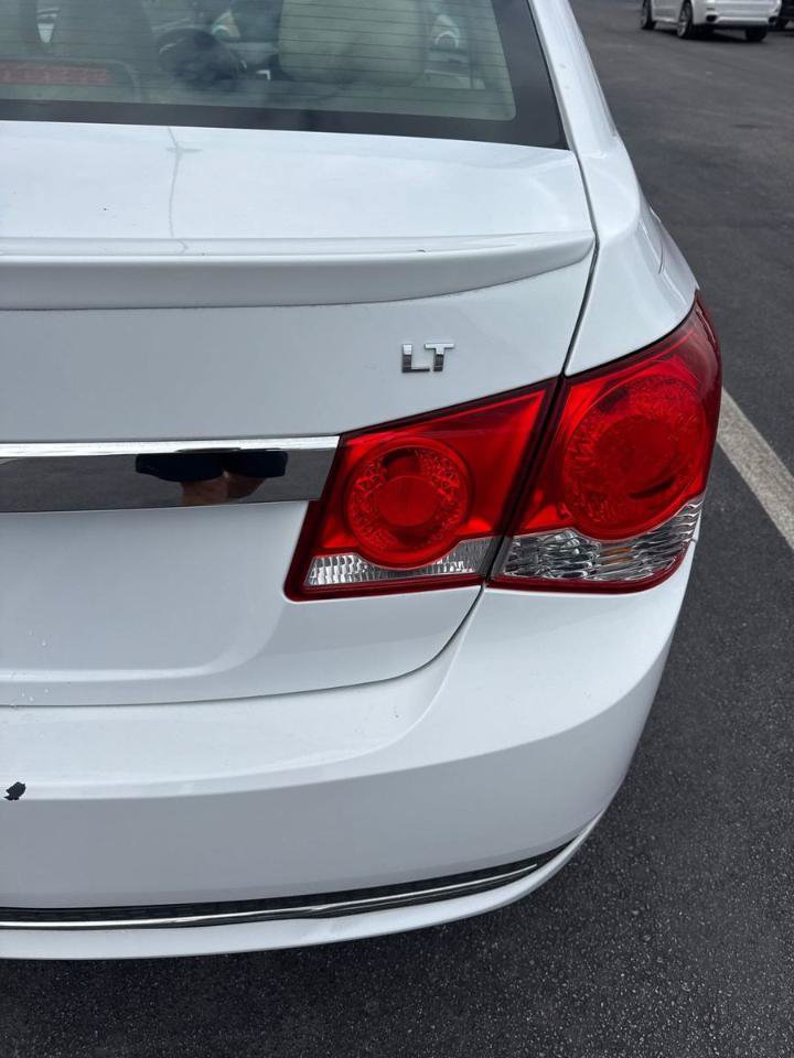 Used 2016 Chevrolet Cruze LT w/ Sun, Sound and Sport Package FWD image 8