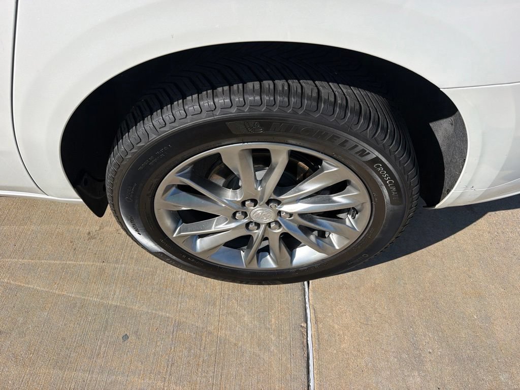 Used 2022 Buick Enclave Avenir w/ Avenir Technology Package FWD image 9