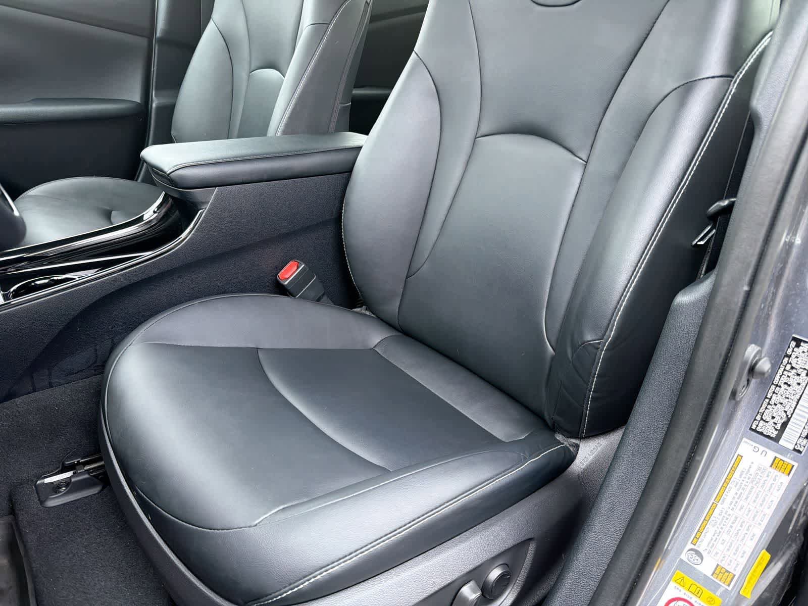 Used 2022 Toyota Prius Prime XLE FWD image 17