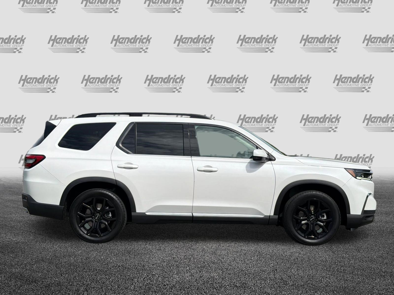 Used 2025 Honda Pilot Touring image 3