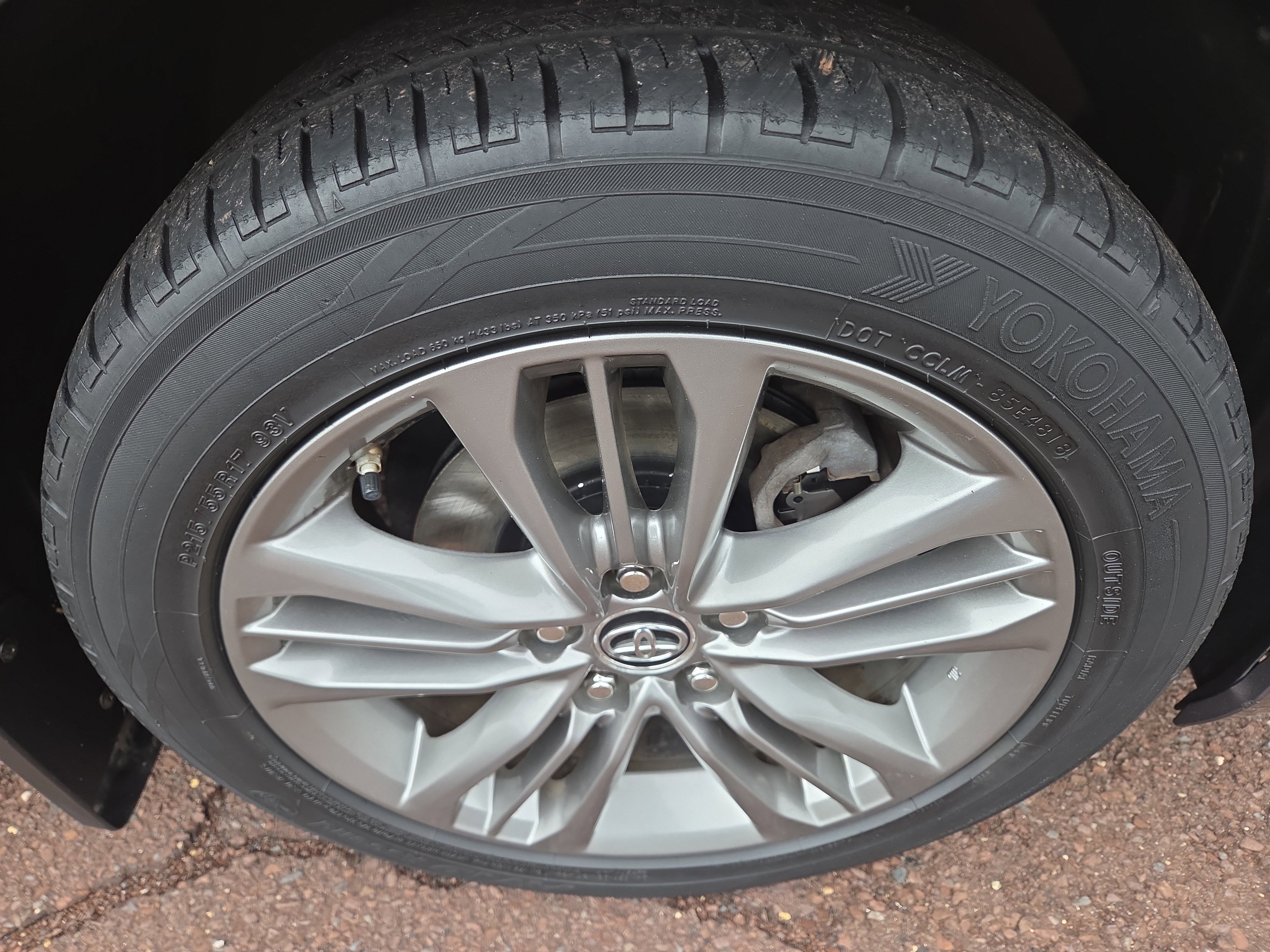 Used 2015 Toyota Camry LE image 9