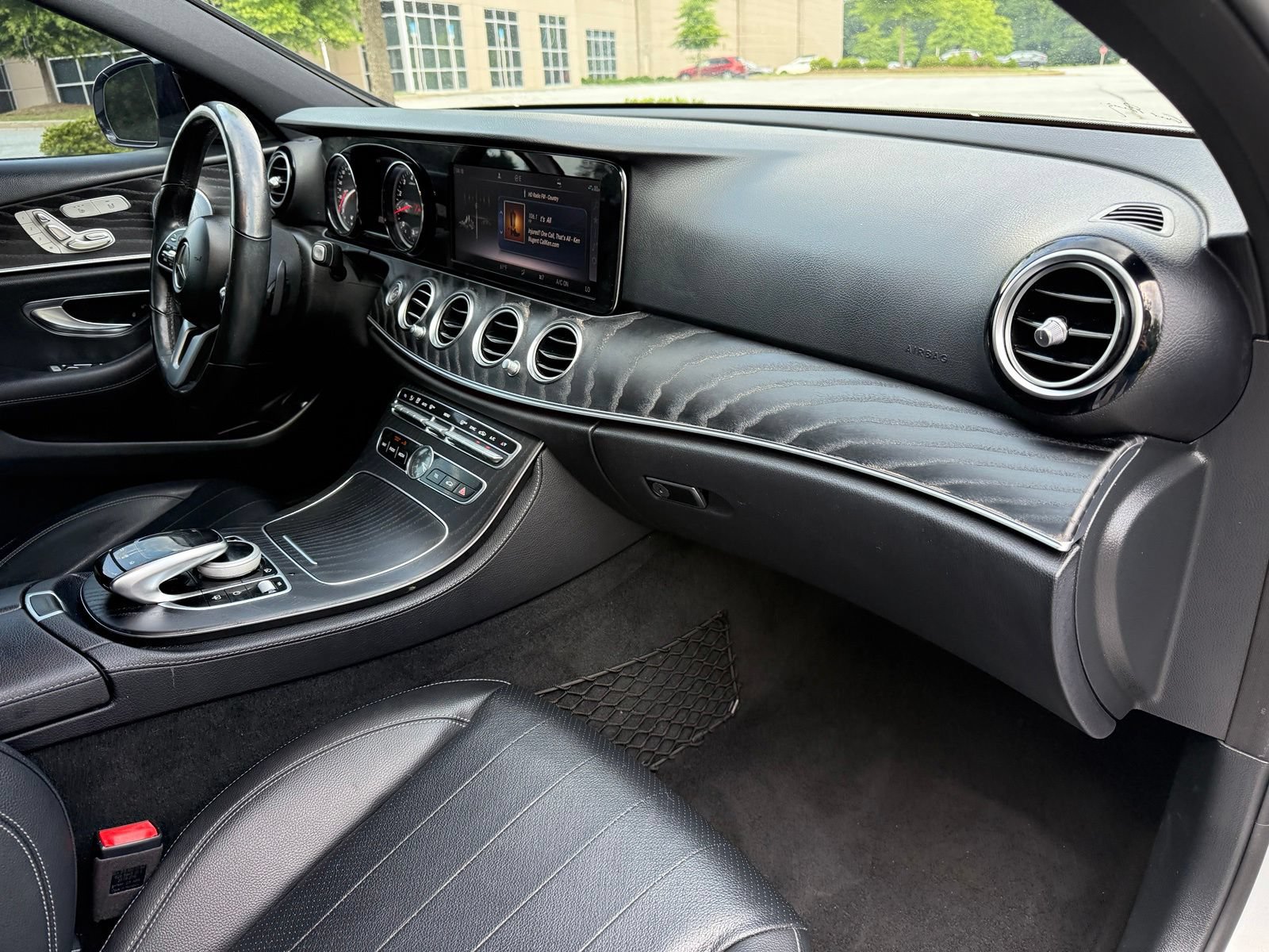 Used 2019 Mercedes-Benz E 300 4MATIC image 24