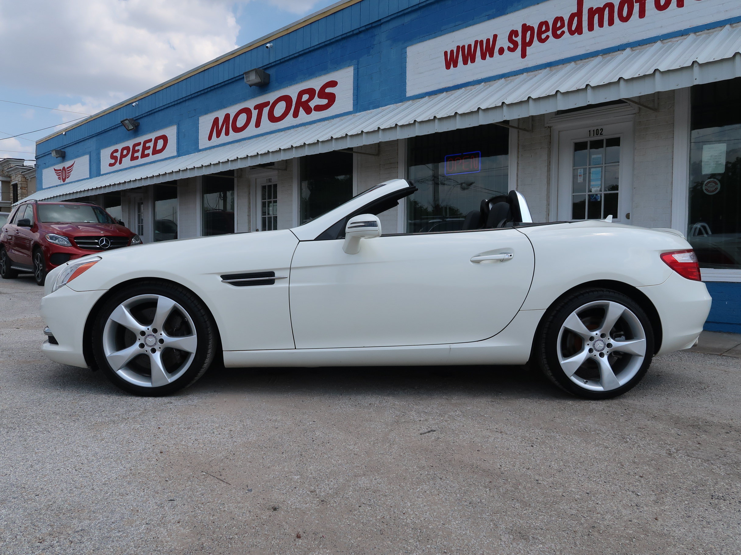 Used 2012 Mercedes-Benz SLK 350 image 3