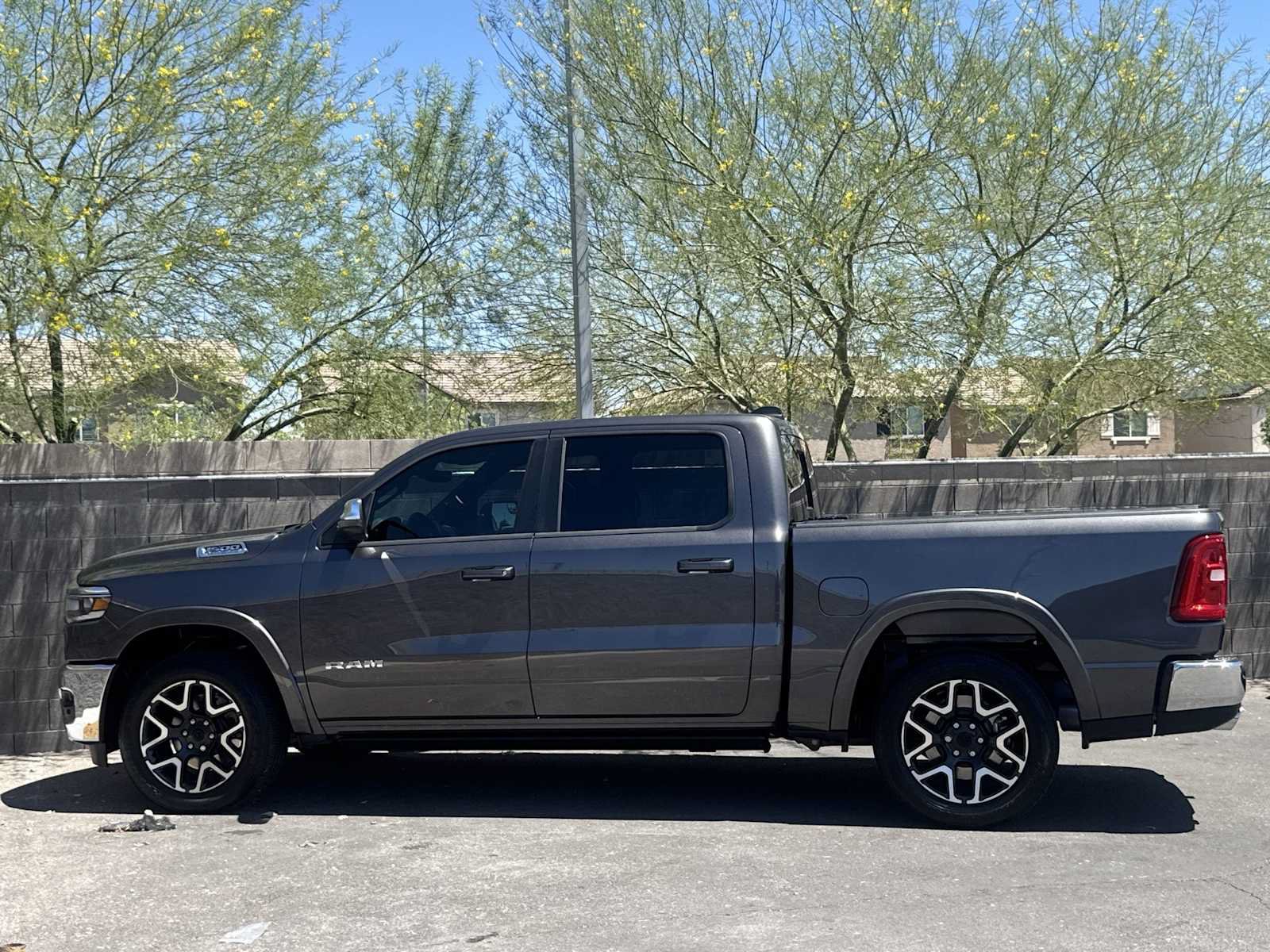 Used 2026 RAM 1500 Laramie AWD/4WD image 5