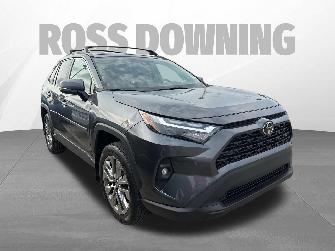Used 2023 Toyota RAV4 XLE Premium FWD image 3