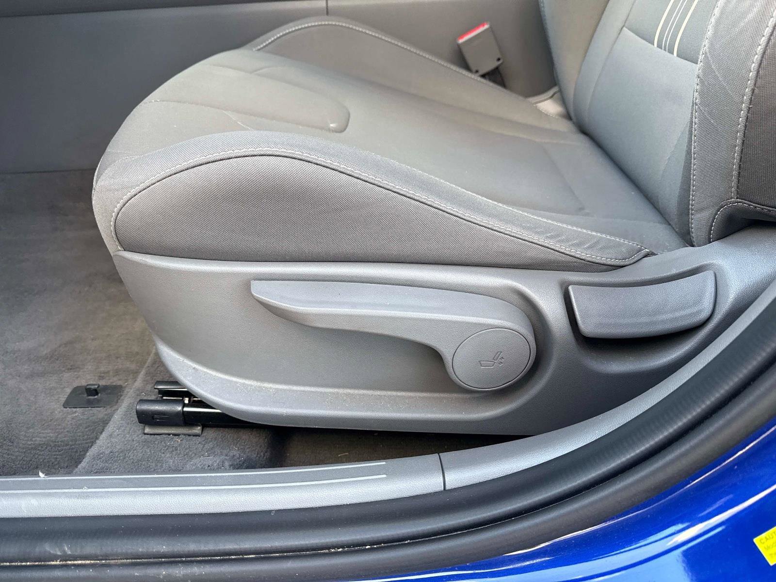 Used 2023 Hyundai Elantra SEL w/ Cargo Package image 19