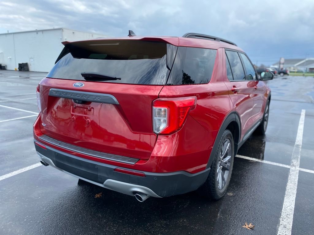 Used 2022 Ford Explorer XLT w/ Equipment Group 202A image 7