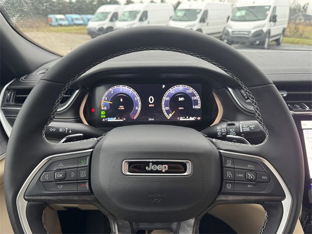 New 2025 Jeep Grand Cherokee Limited image 16