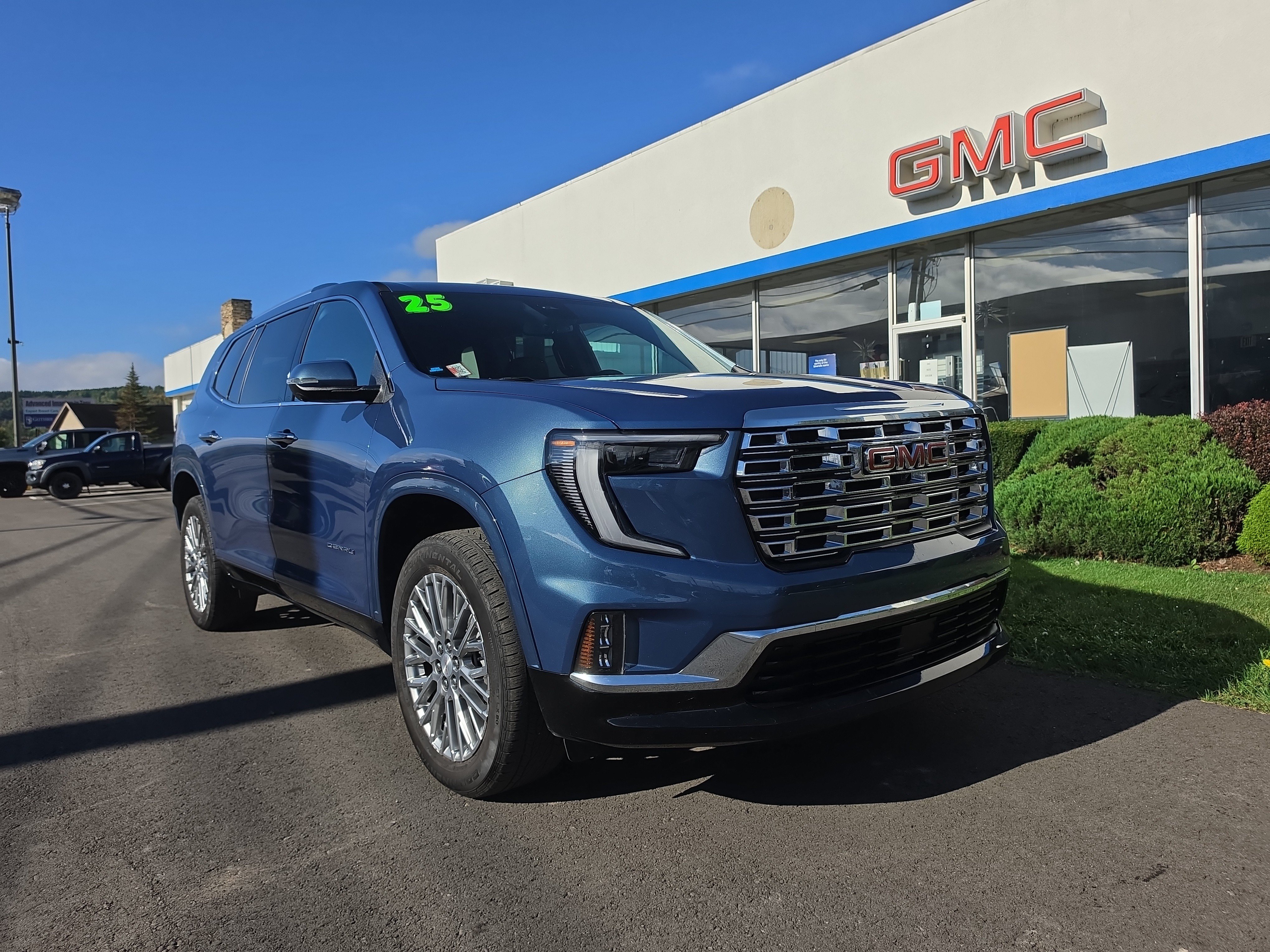 Used 2025 GMC Acadia Denali w/ LPO, Floor Liner Package AWD/4WD image 1