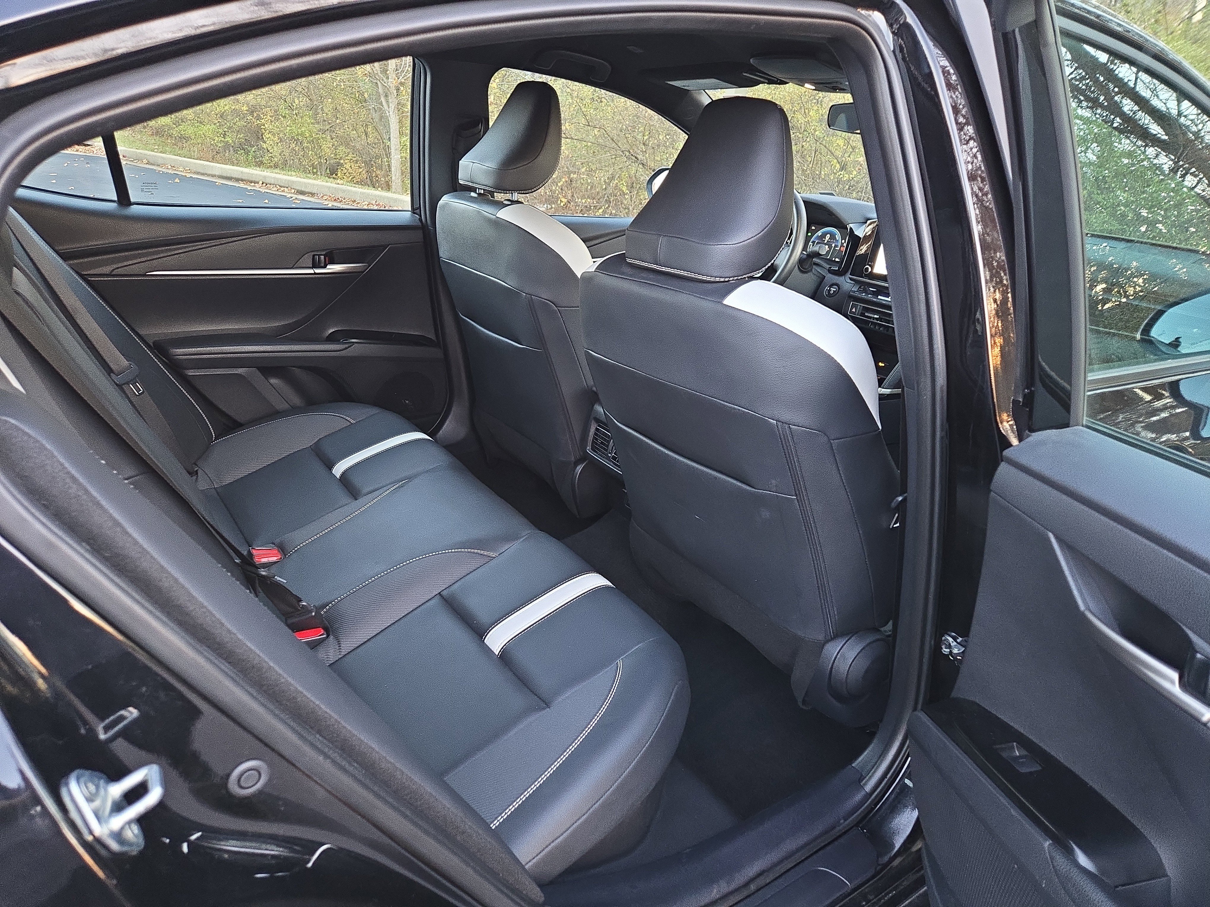 Used 2025 Toyota Camry LE image 27