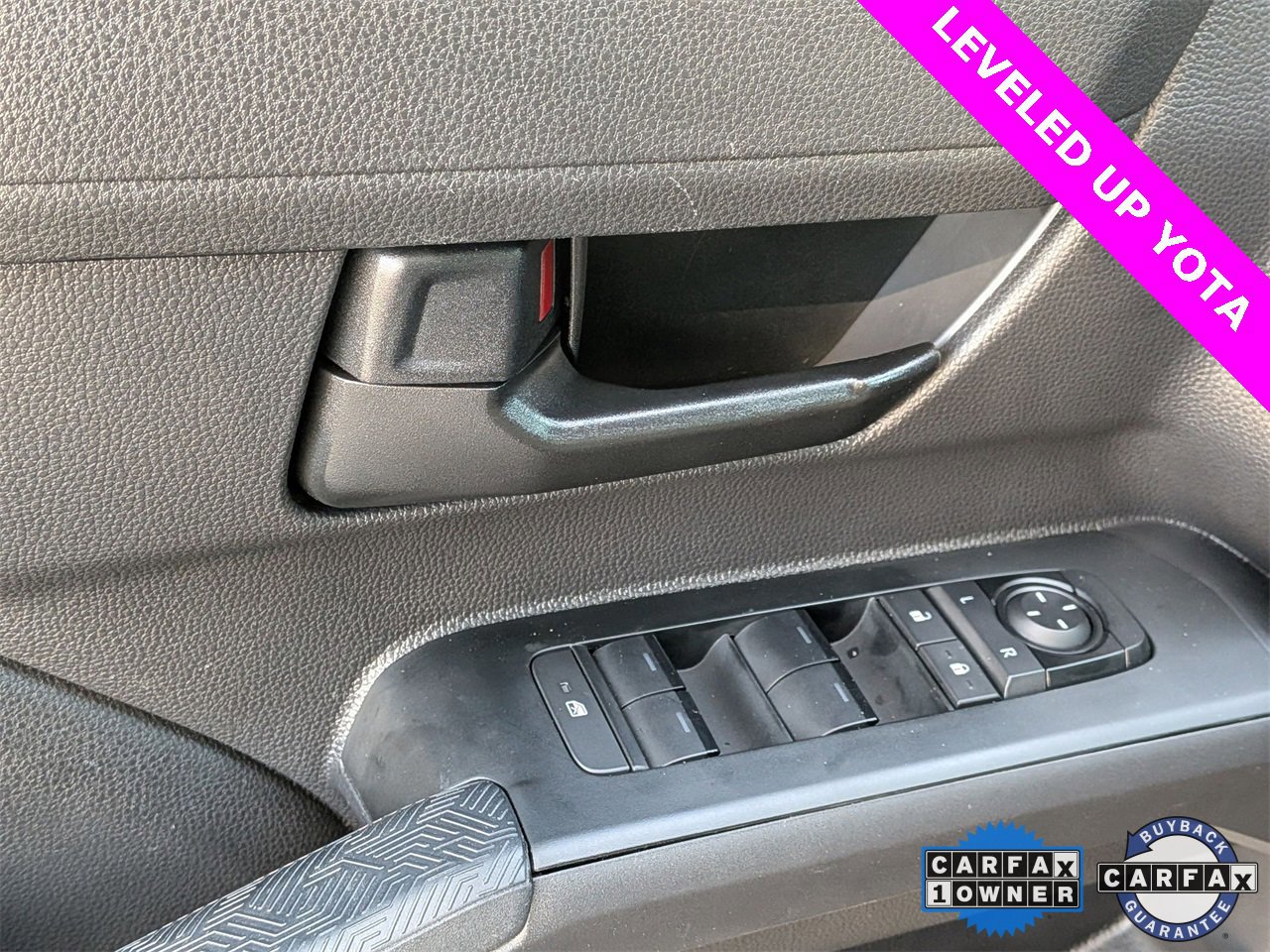 Used 2024 Toyota Tacoma SR5 image 8