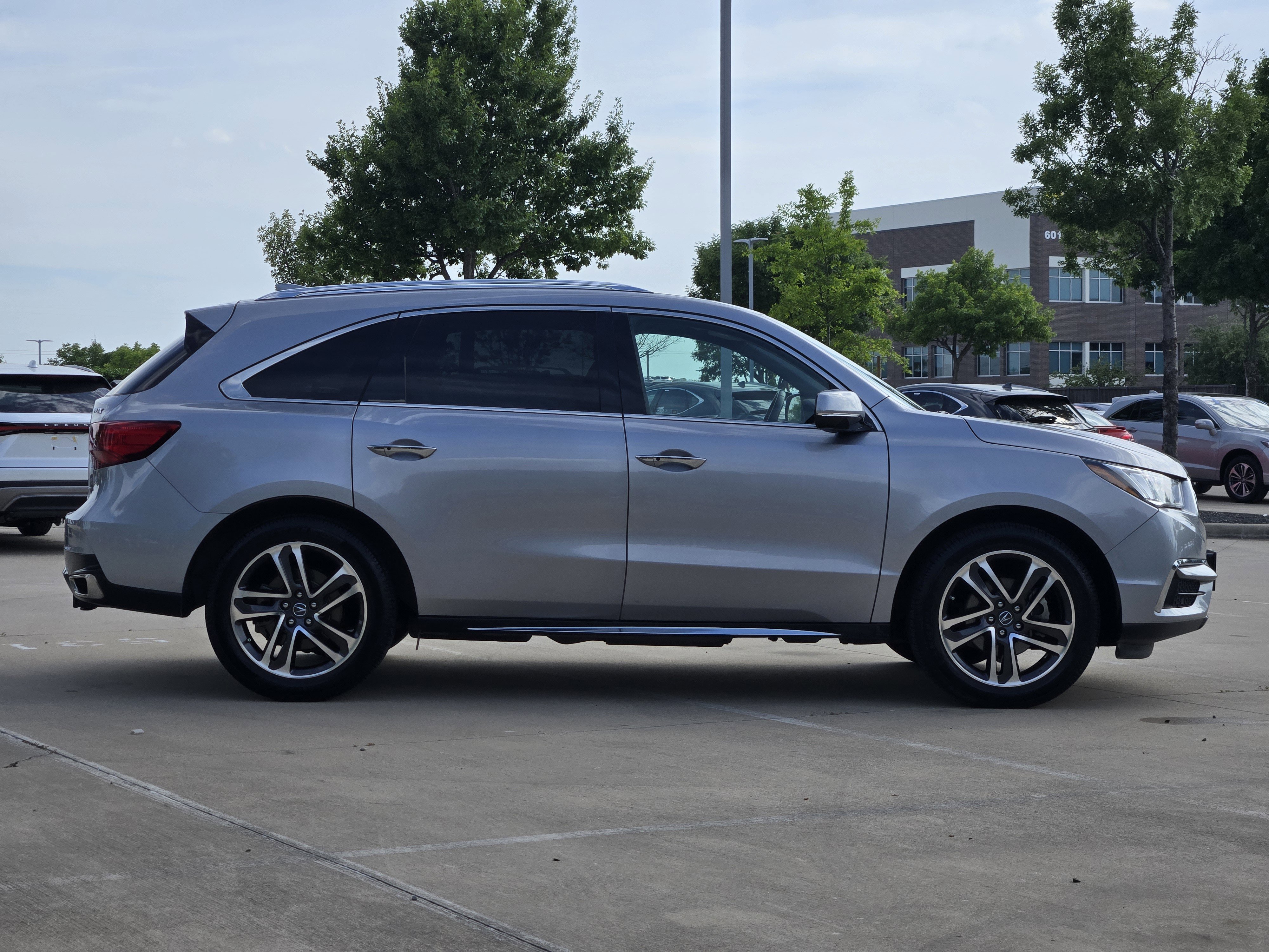 Used 2017 Acura MDX SH-AWD image 5