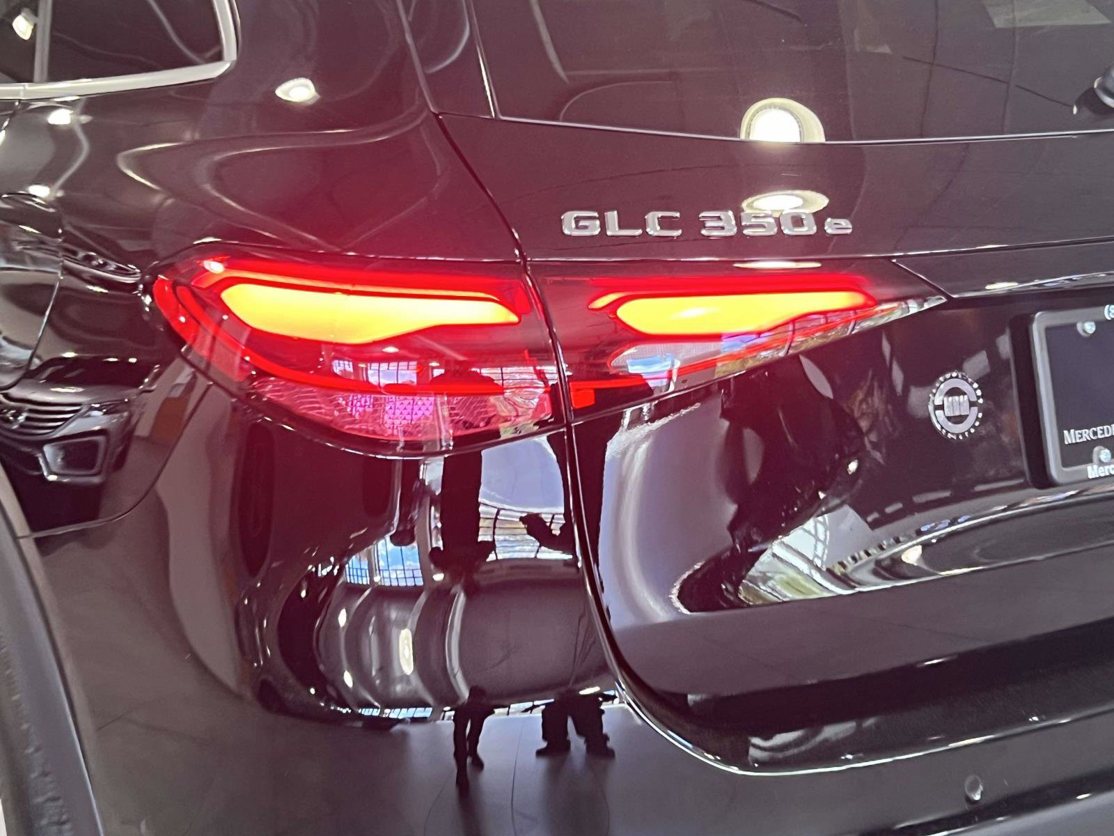 Used 2025 Mercedes-Benz GLC 350e 4MATIC image 8