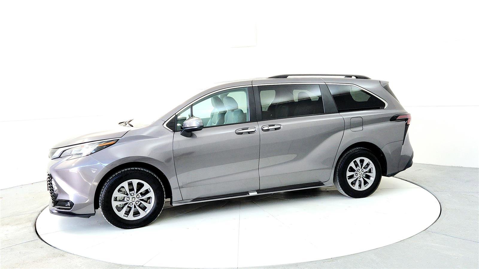Certified 2024 Toyota Sienna XLE image 3