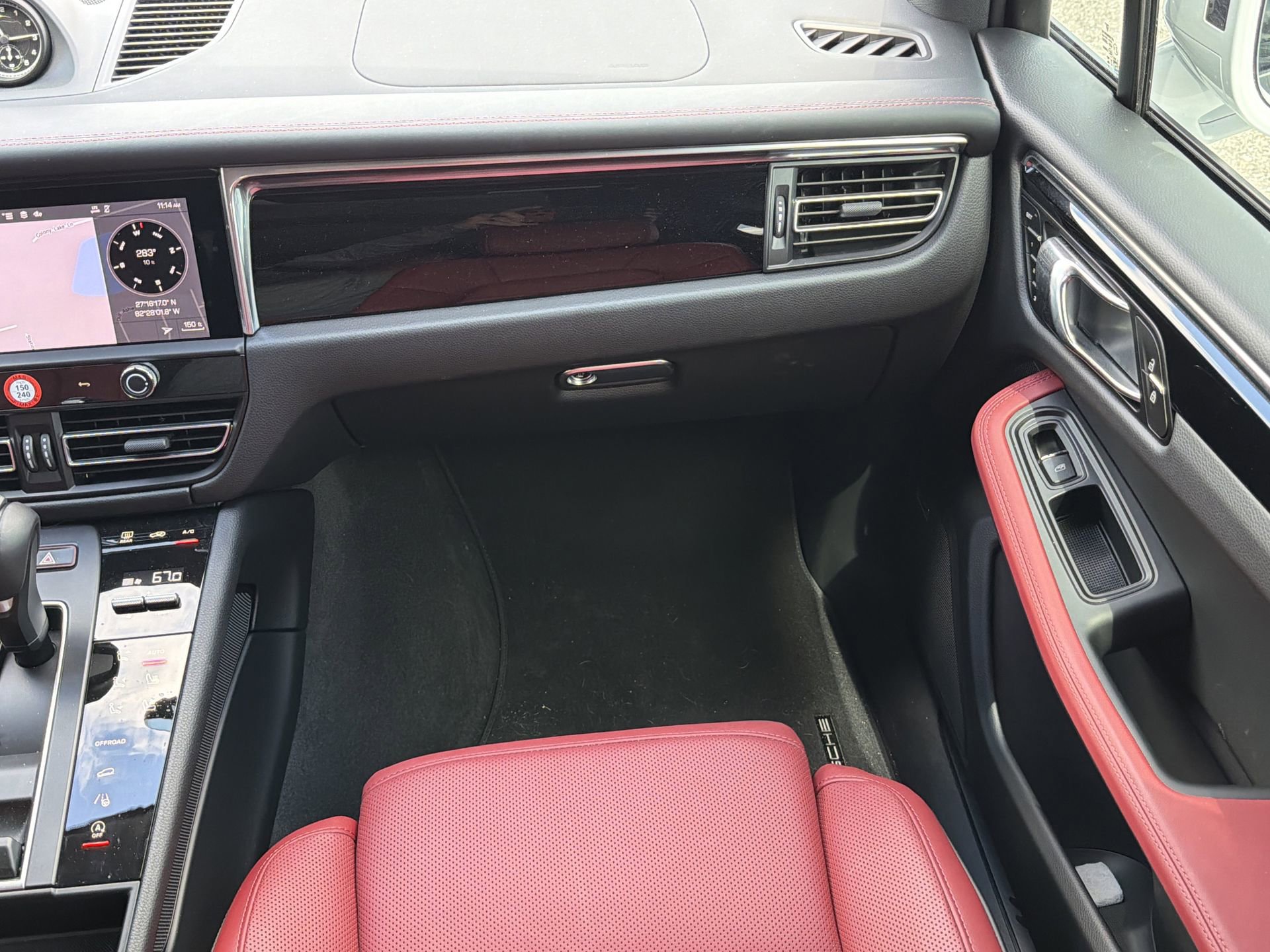 Used 2026 Porsche Macan AWD/4WD image 16